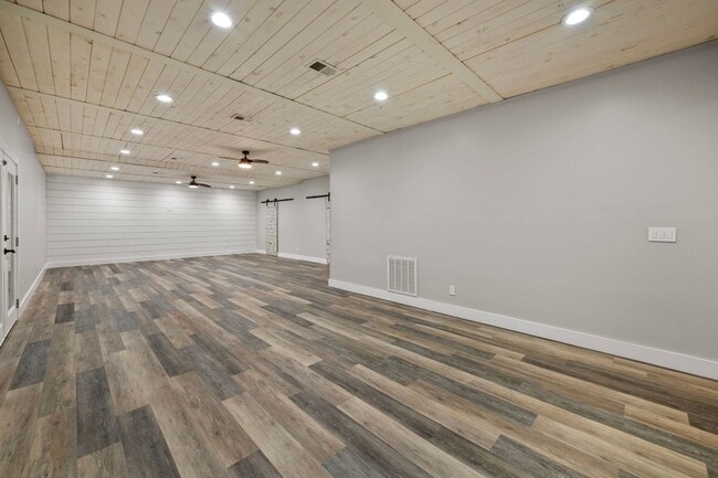 Building Photo - Luxury Living on the River — Your Dream Home Awaits