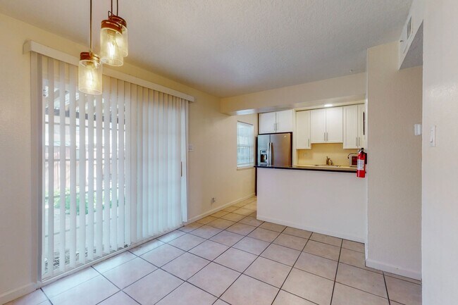 Building Photo - North Valley 3 bedroom Townhouse