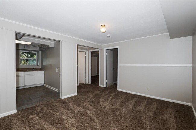 Building Photo - 5425 Skyview Dr SW