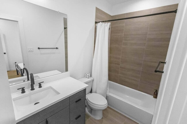 Building Photo - 6740 Peerless St