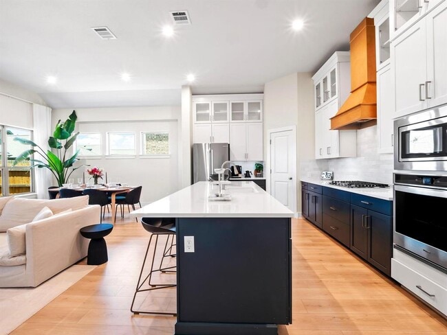 Building Photo - 2209 Santa Isabella Dr