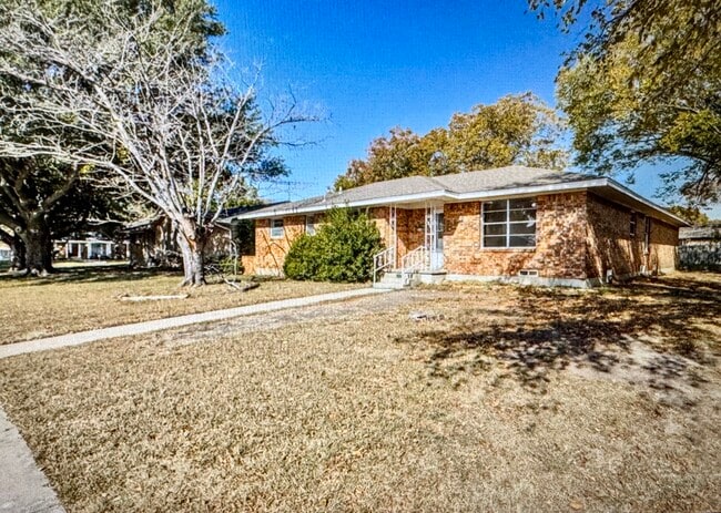 Building Photo - 2110 Quail Run