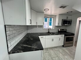 Building Photo - 2610 Price St