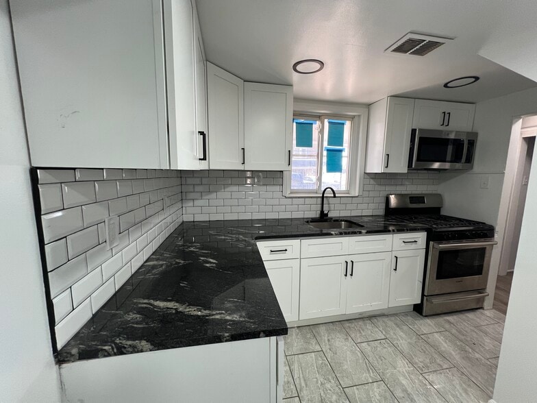 Primary Photo - 2610 Price St