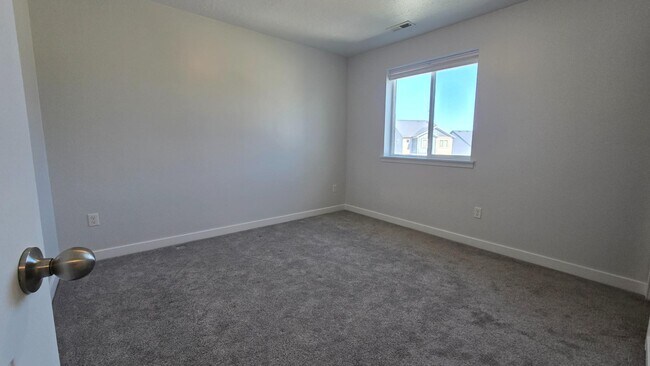 Building Photo - 924 Independence Wy