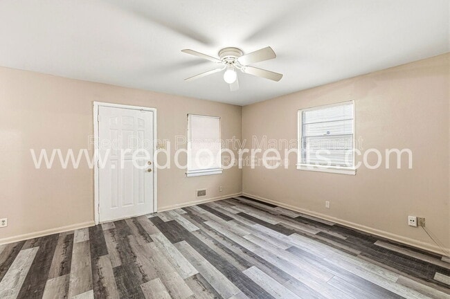 Building Photo - 3729 Kinnear Ave