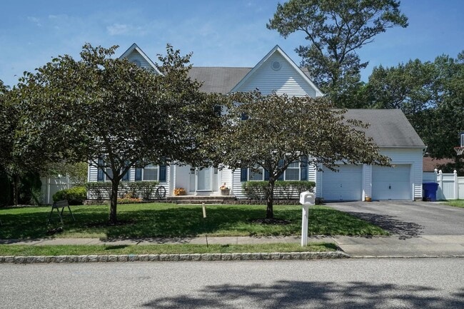 Building Photo - Charming Colonial on Quiet Cul-de-Sac