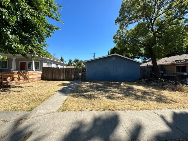 Building Photo - 380 Angelus St