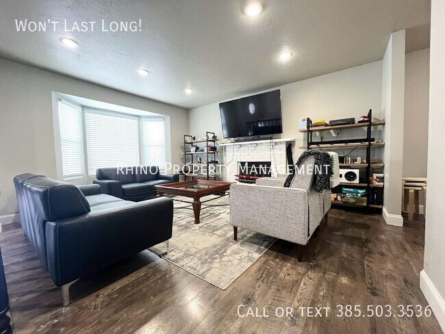 Building Photo - 5658 S Vlg Cir