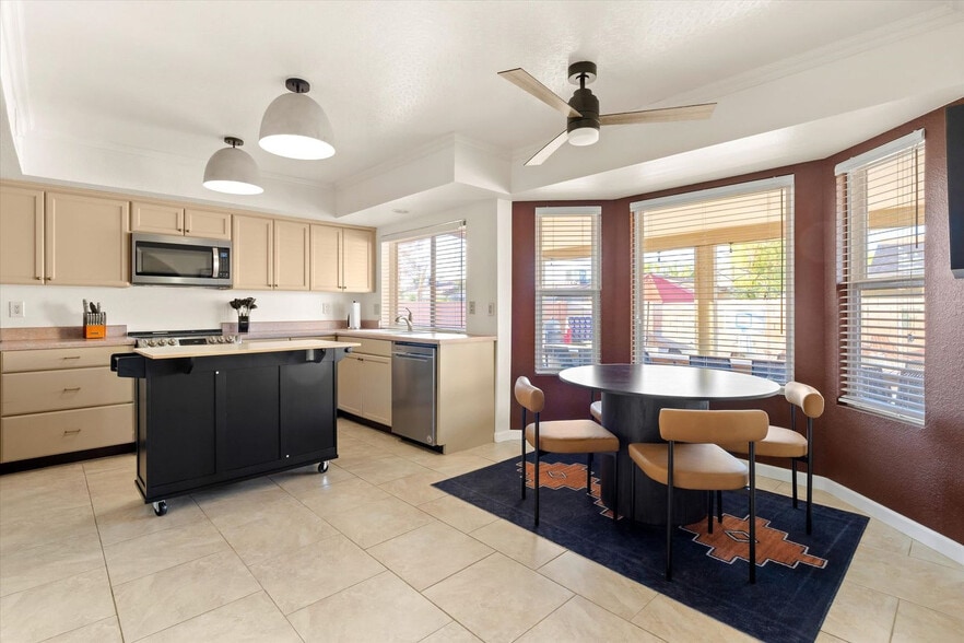 Building Photo - 6214 W Riviera Dr