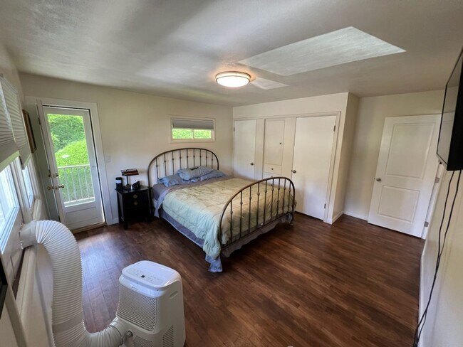 Building Photo - 2322 Fifth St