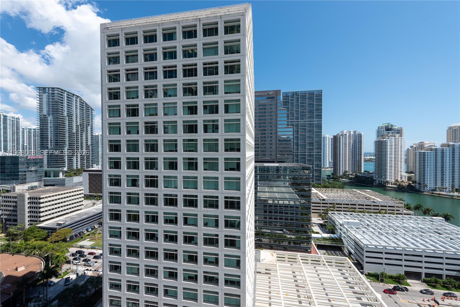 Building Photo - 950 Brickell Bay Dr