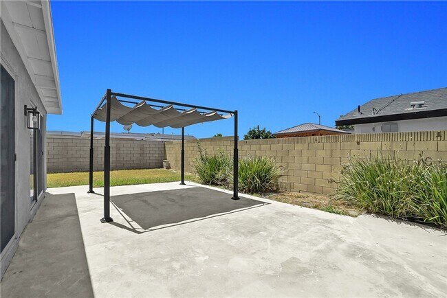 Building Photo - 1242 Sultan Cir