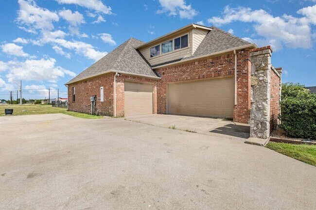 Building Photo - 123 Ranch House Rd