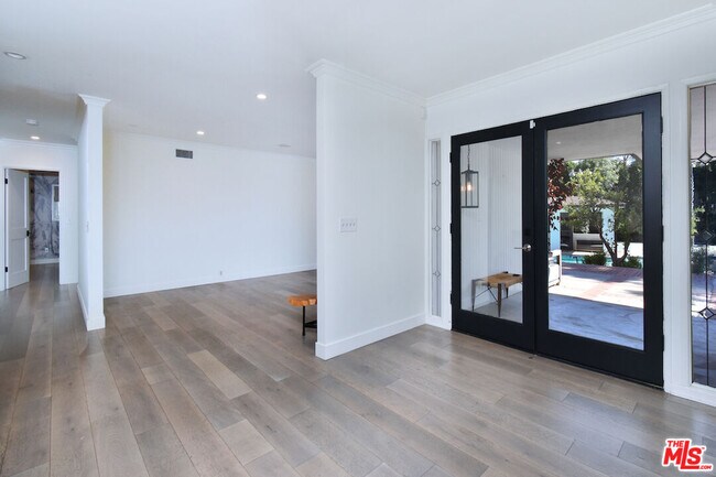 Building Photo - 4678 White Oak Ave