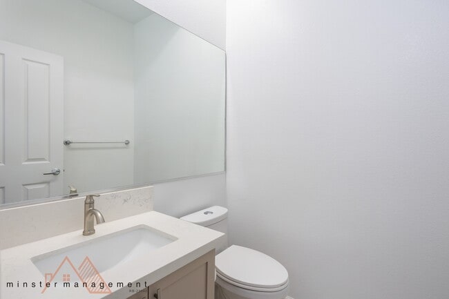 Building Photo - 7080 Hawaii Kai Dr