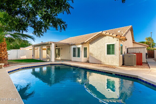 Building Photo - 1825 E Arabian Dr