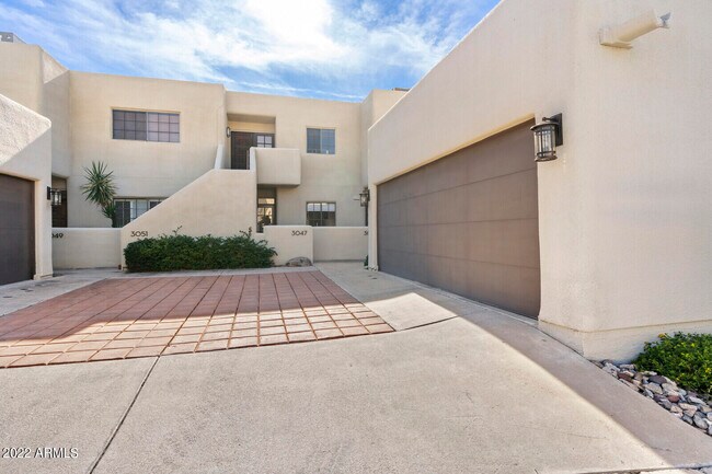 Building Photo - 3047 E Rose Ln