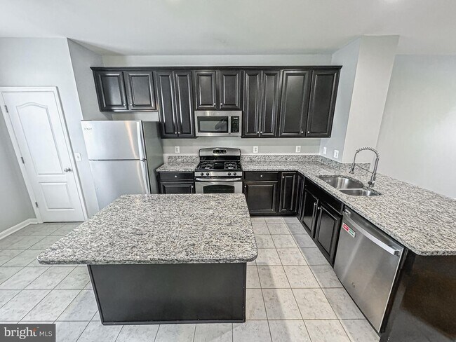 Building Photo - 42212 Water Iris Terrace