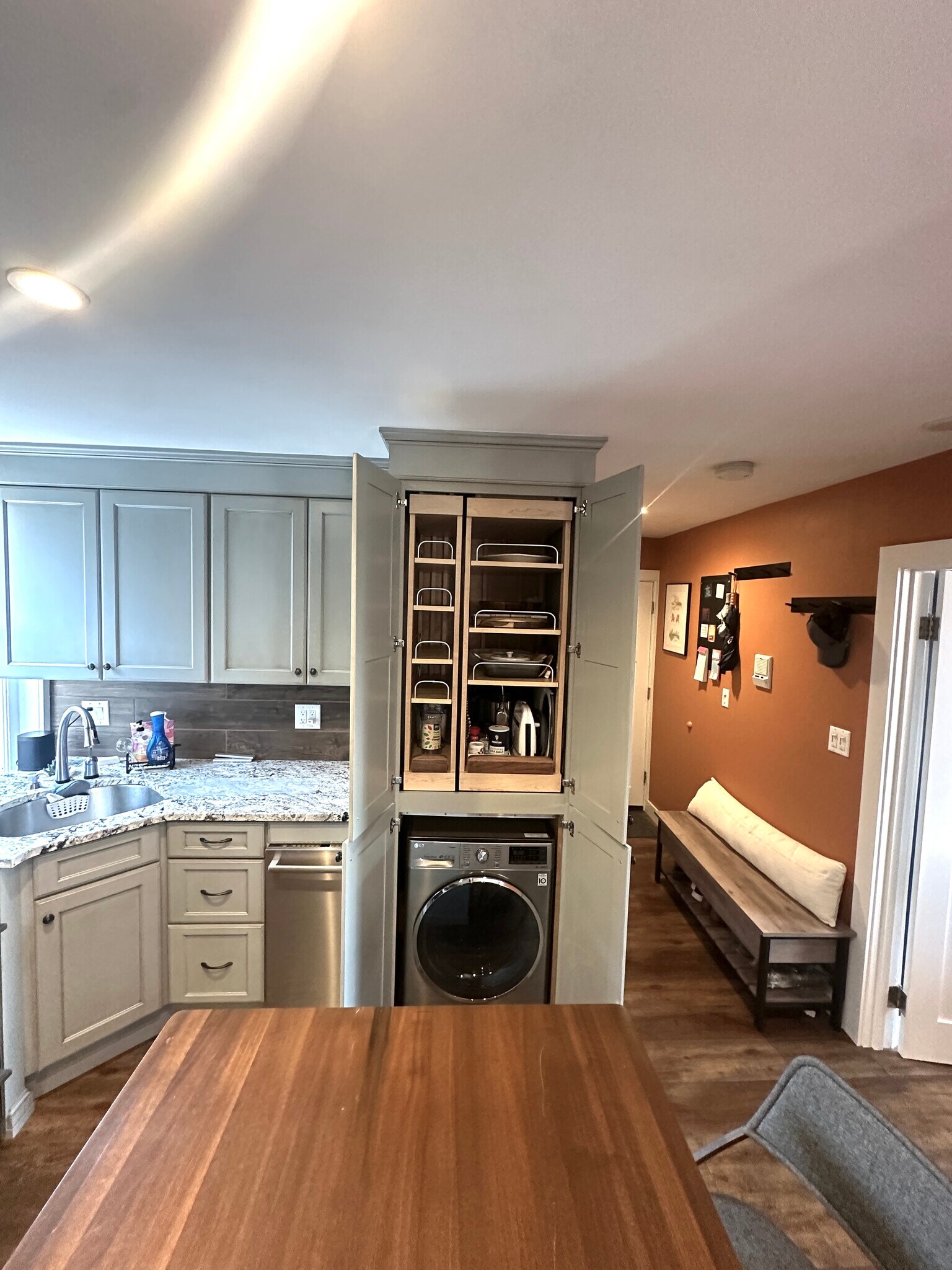 Building Photo - 10 Henchman St