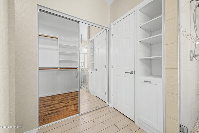 Building Photo - 558 W Bluefield Ave