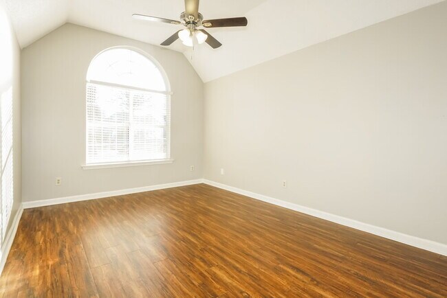 Building Photo - 7631 Tally Ho Dr E