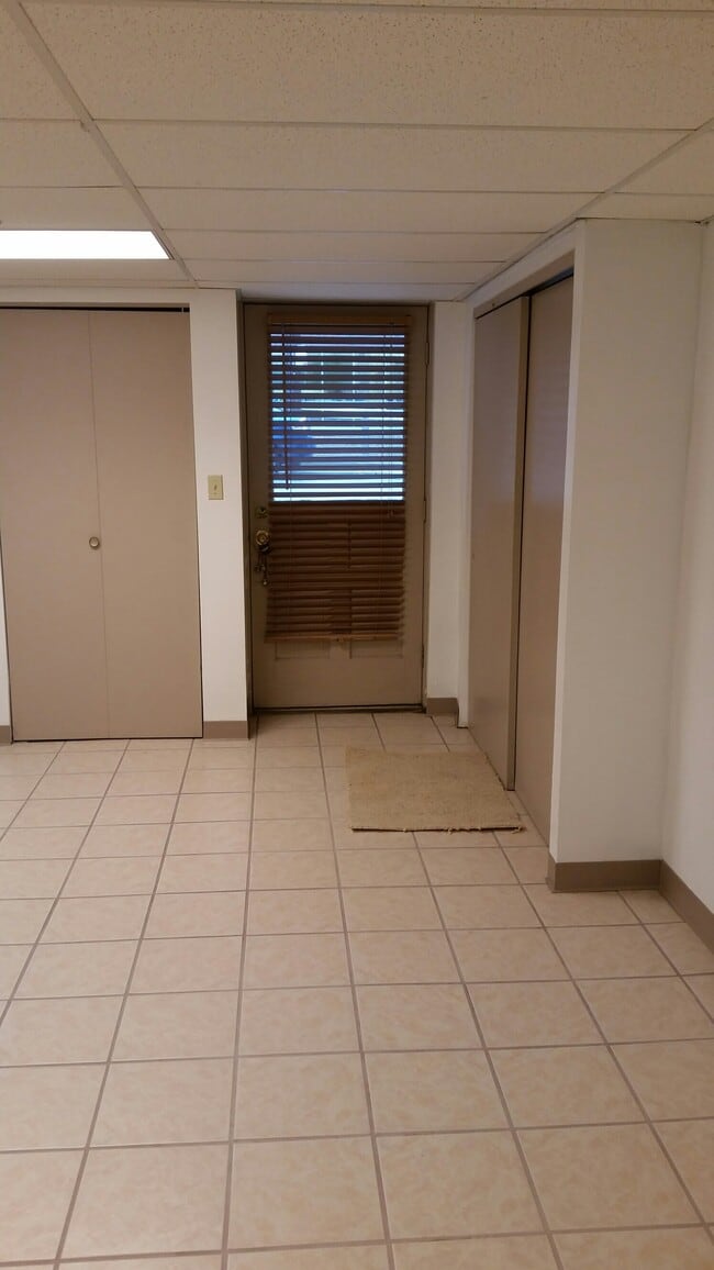 Building Photo - 112 E 5th St