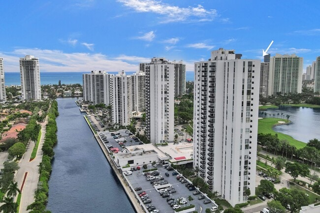 Building Photo - 3625 N Country Club Dr