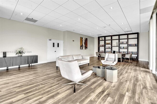 Building Photo - 20505 E Country Club Dr