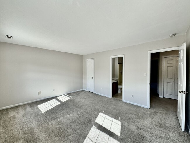 Building Photo - All Brick, End Unit Townhome in Kempsville...