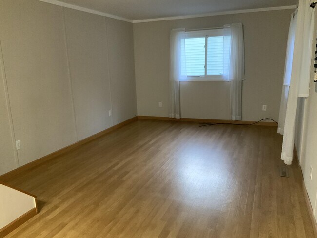 Building Photo - 829 Robinwood Dr