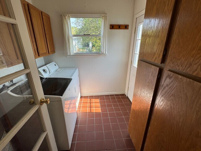 Building Photo - 4 Bedroom 2 Bathroom Mount Vernon House Cl...