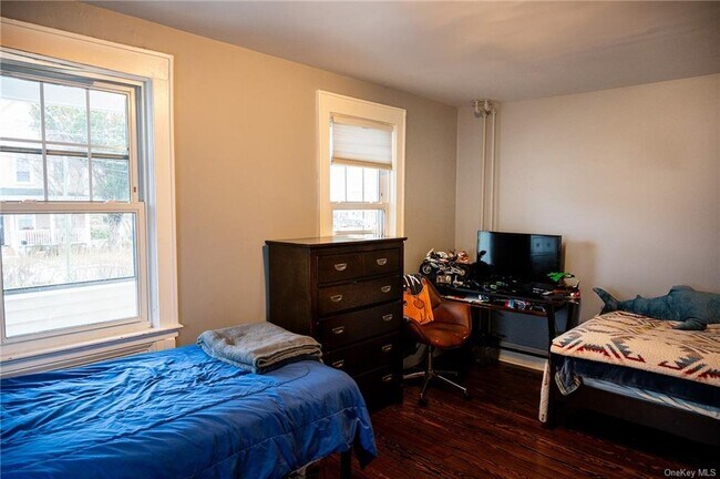 Building Photo - 40 Riverdale Ave