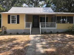 Building Photo - Renovated 2/1 1800s Home in Historic Downt...