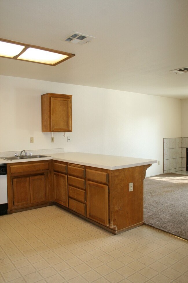 Building Photo - 8600 White Rock Dr
