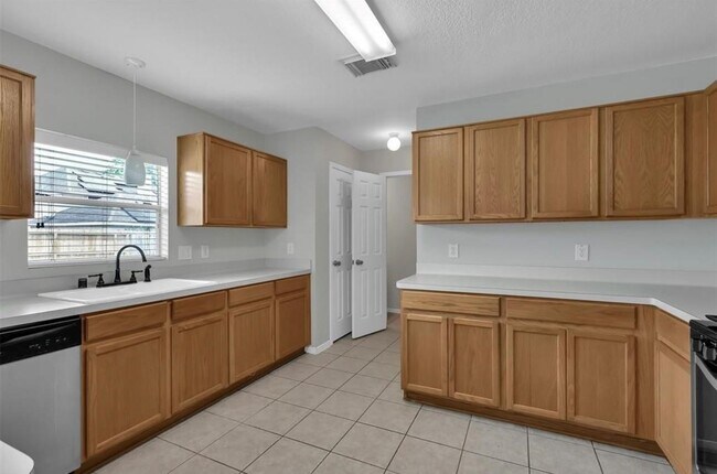 Building Photo - 635 Cypresswood Trce