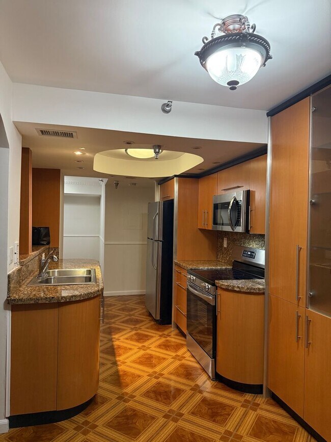 Building Photo - 290 174 Street, Unit 417, Sunny Isles Beach