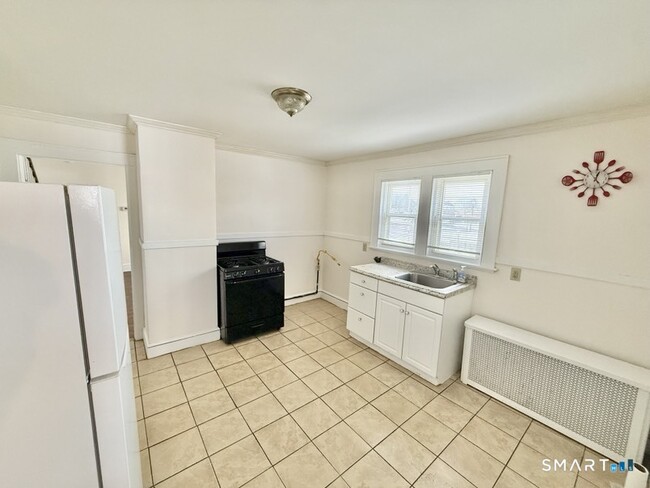 Building Photo - 26 Bridgeport Ave