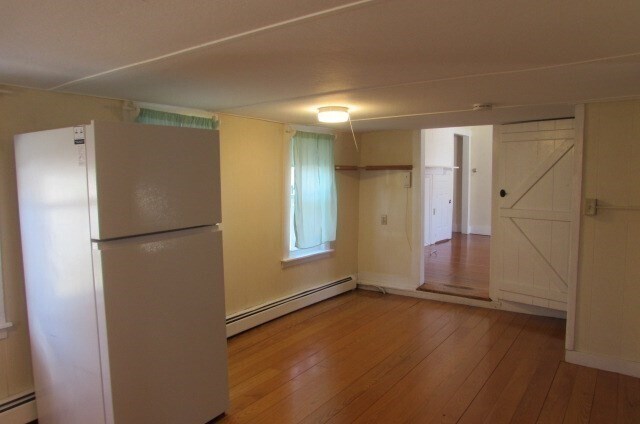 Building Photo - 316 Main St