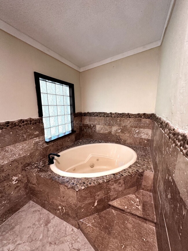 Building Photo - 2325 Salt Creek Trail