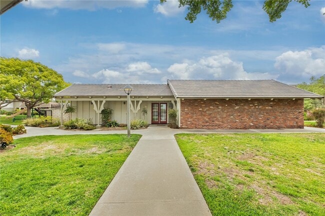 Building Photo - 4792 Larwin Ave