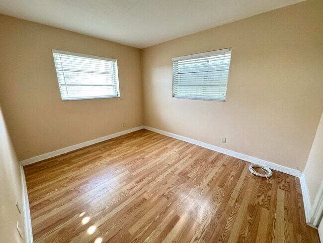 Building Photo - 200 SW 4th St