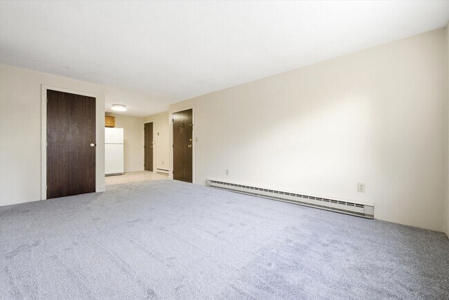 Building Photo - 504 River Rd