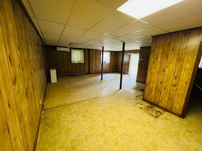 Building Photo - 401 Apperson Dr