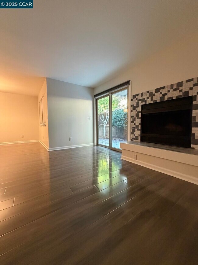 Building Photo - 105 Via Cabrera Ln