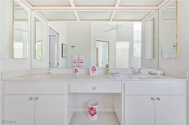 Building Photo - 3681 Lakemont Dr
