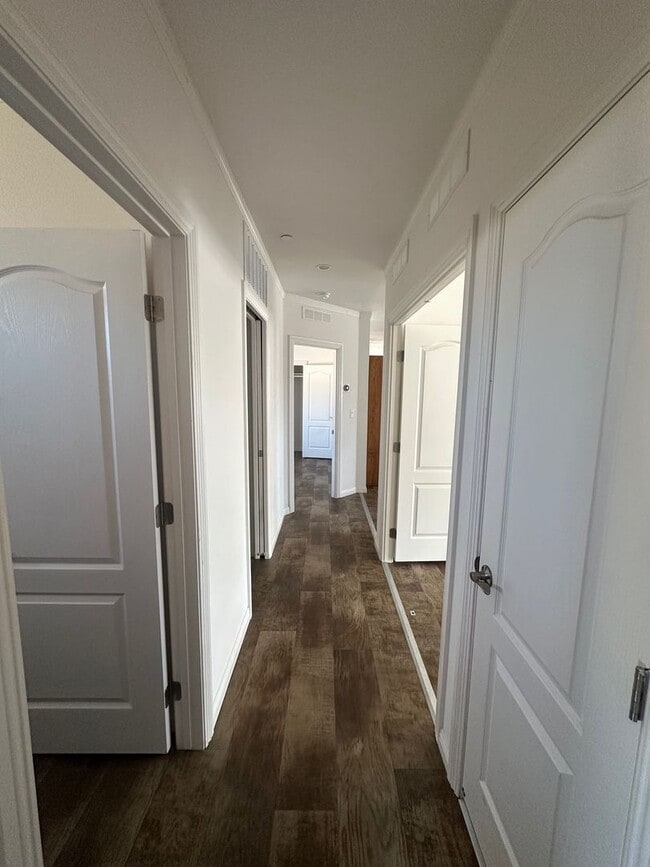 Building Photo - Updated 1 Story Home With Large Lot