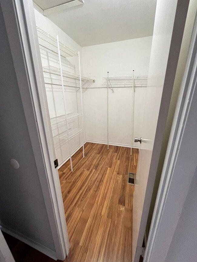 Building Photo - 2 Bd / 1.5 Bth Townhouse in Stover Mill