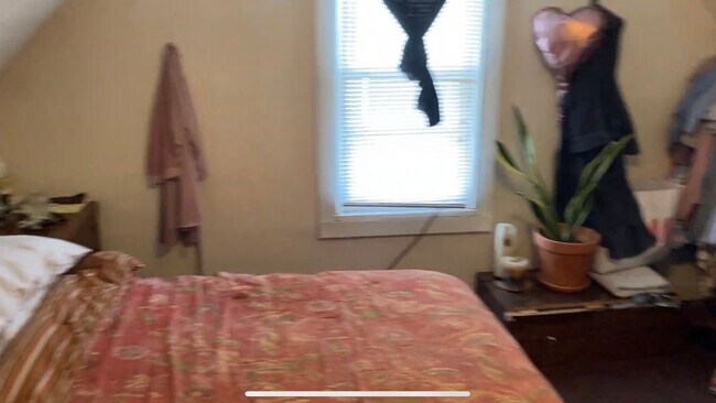 Building Photo - 2661-61B N Fratney St