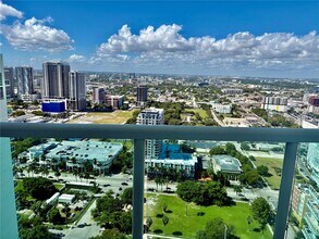 Building Photo - 1800 N Bayshore Dr